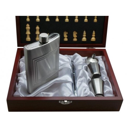Personalised Hip Flask and Wooden Chess Set Personalised Hip Flask and Wooden Chess Set